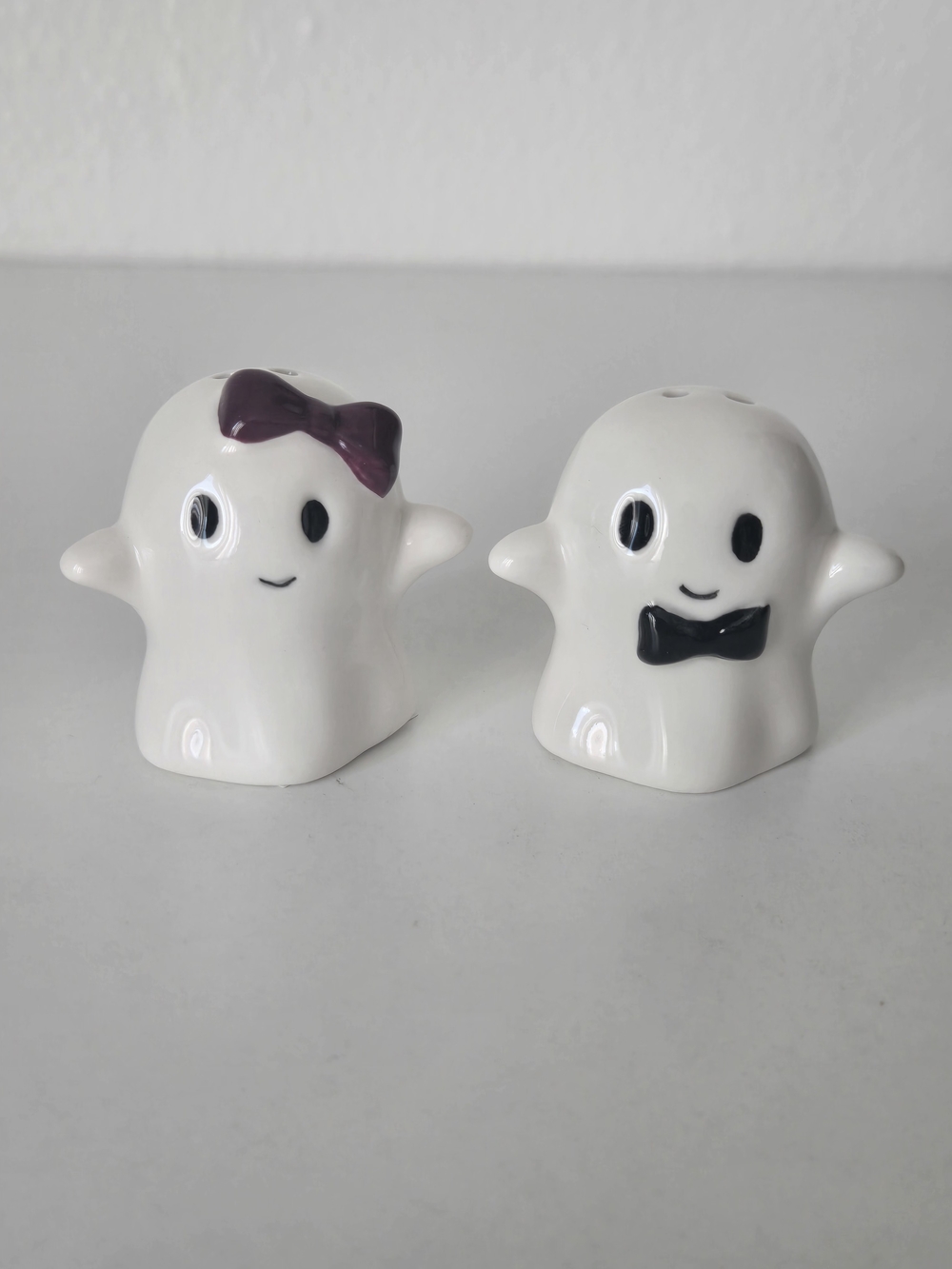 NWT Cracker Barrel Halloween Ghost Salt & Pepper Shaker Set Ceramic Spooky